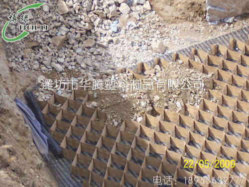 青藏鐵路多年凍土區土工格室護坡試驗研究